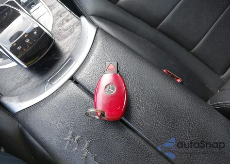 2016 Mercedes-Benz Glc 300 z USA, uszkodzony, nr VIN WDC0G4JB9GF031672